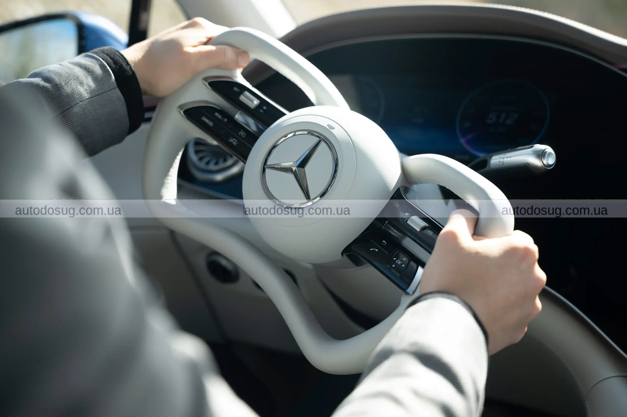 Mercedes EQS отримує кермо як у літака і змінює відчуття від керування