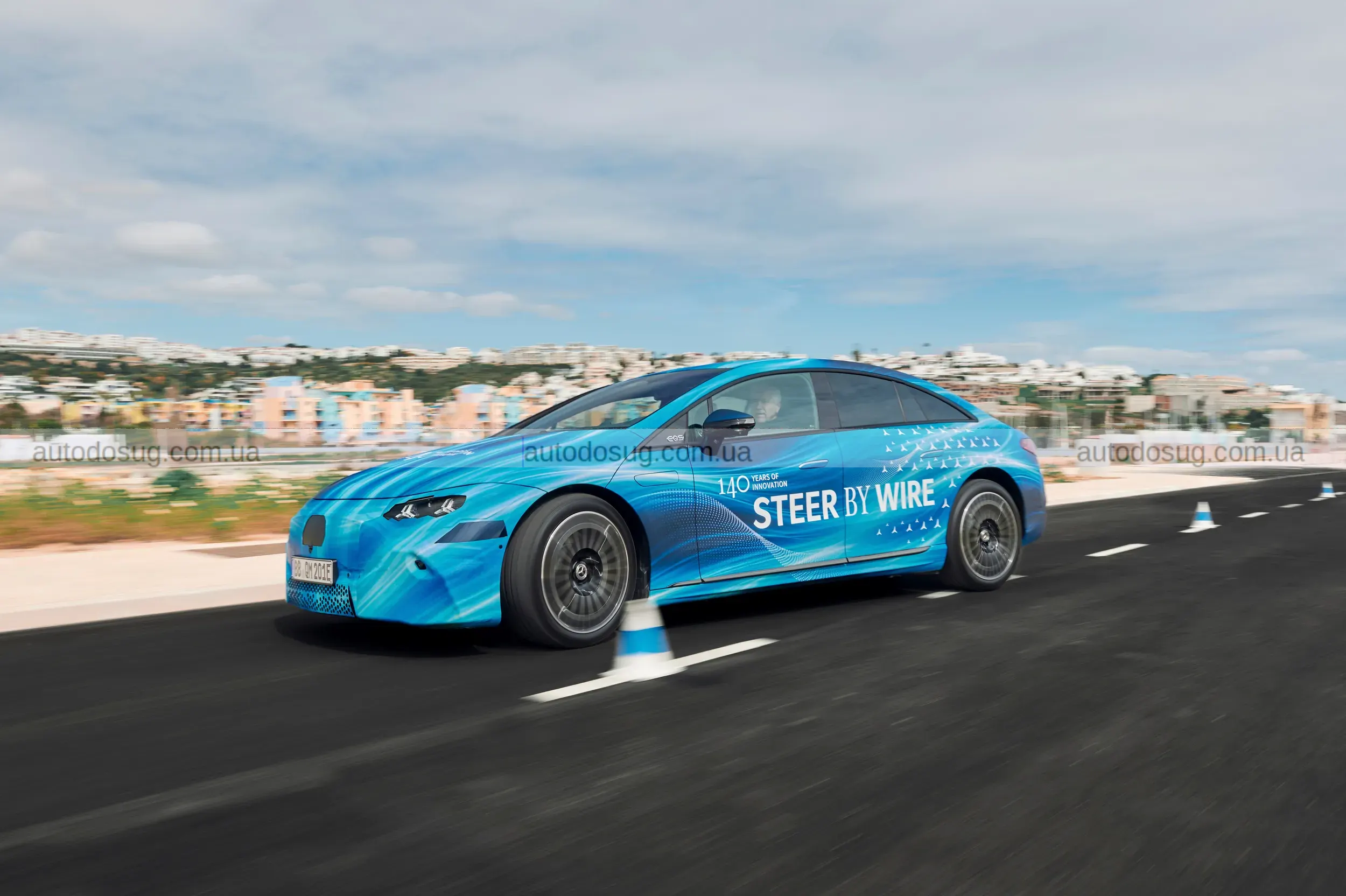 Mercedes EQS отримує кермо як у літака і змінює відчуття від керування