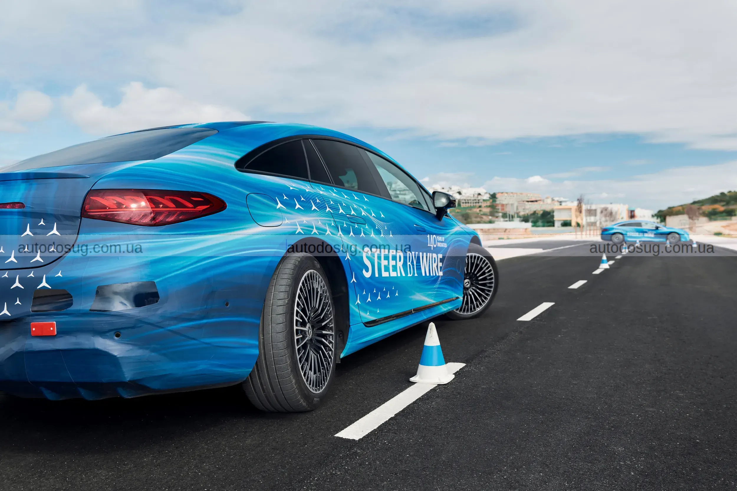 Mercedes EQS отримує кермо як у літака і змінює відчуття від керування