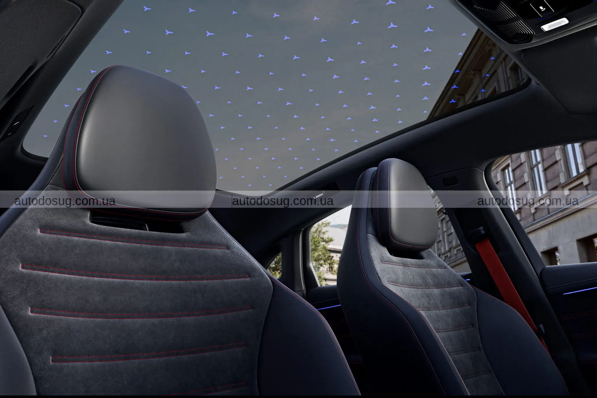 Mercedes показує вау-салон та один гігантський екран електричного C-Class