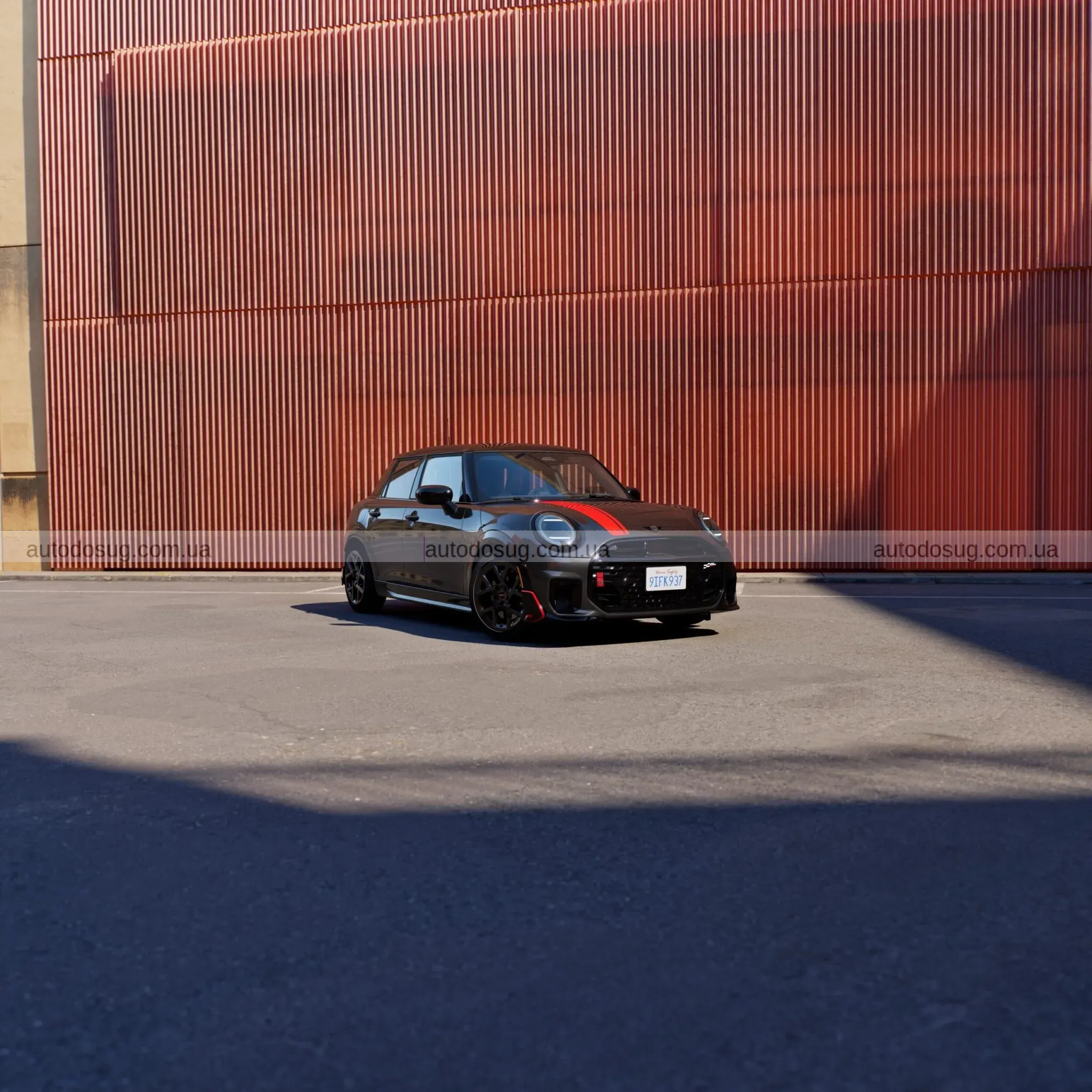 MINI додає агресії і випускає нову Red Line Edition