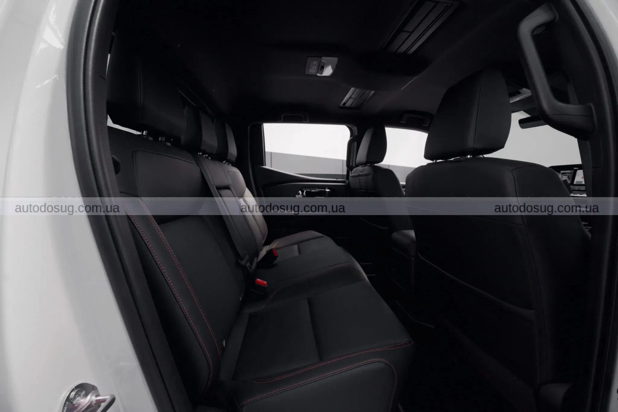 Mitsubishi Triton Raider виходить на бездоріжжя і кидає виклик лідерам