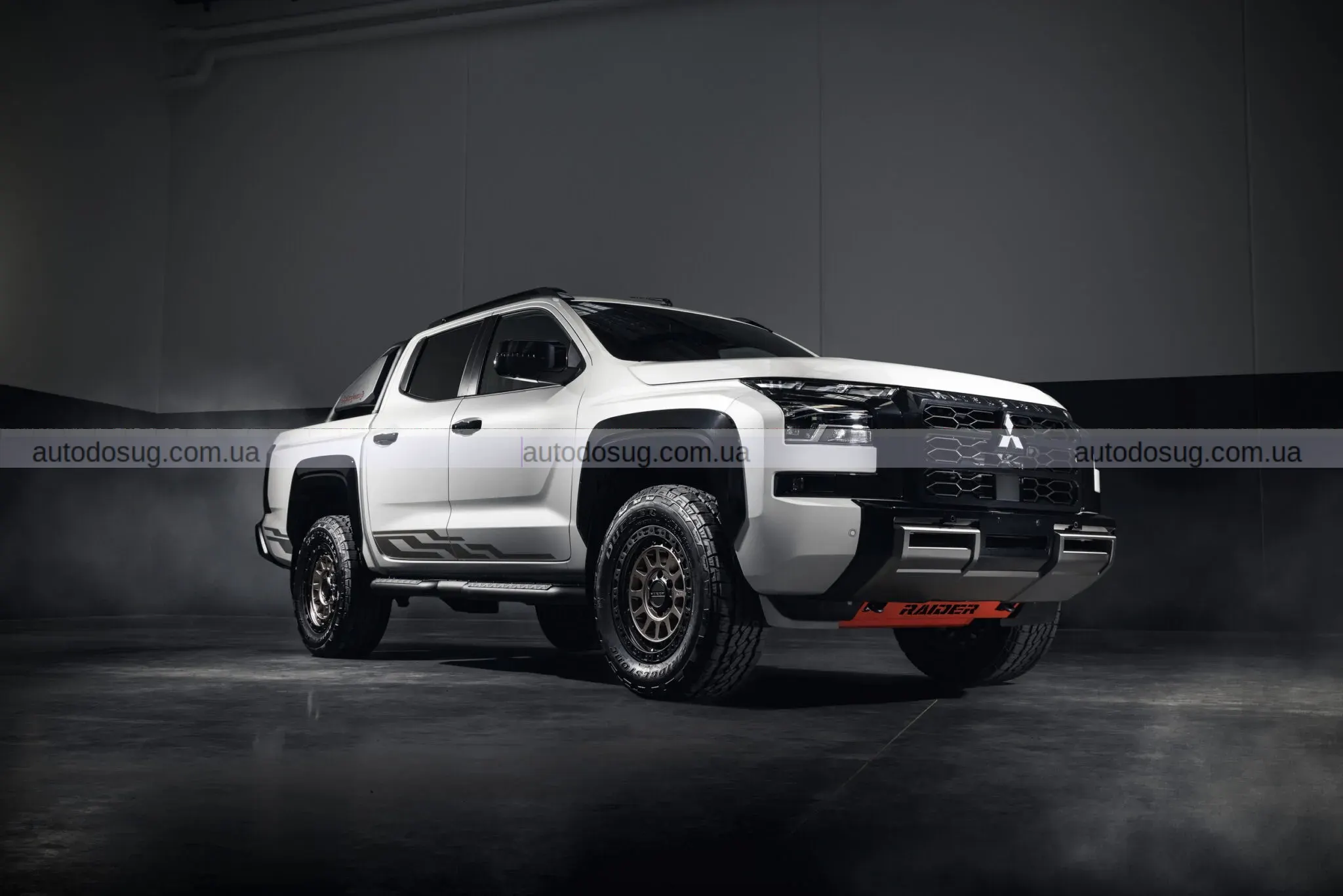 Mitsubishi Triton Raider виходить на бездоріжжя і кидає виклик лідерам