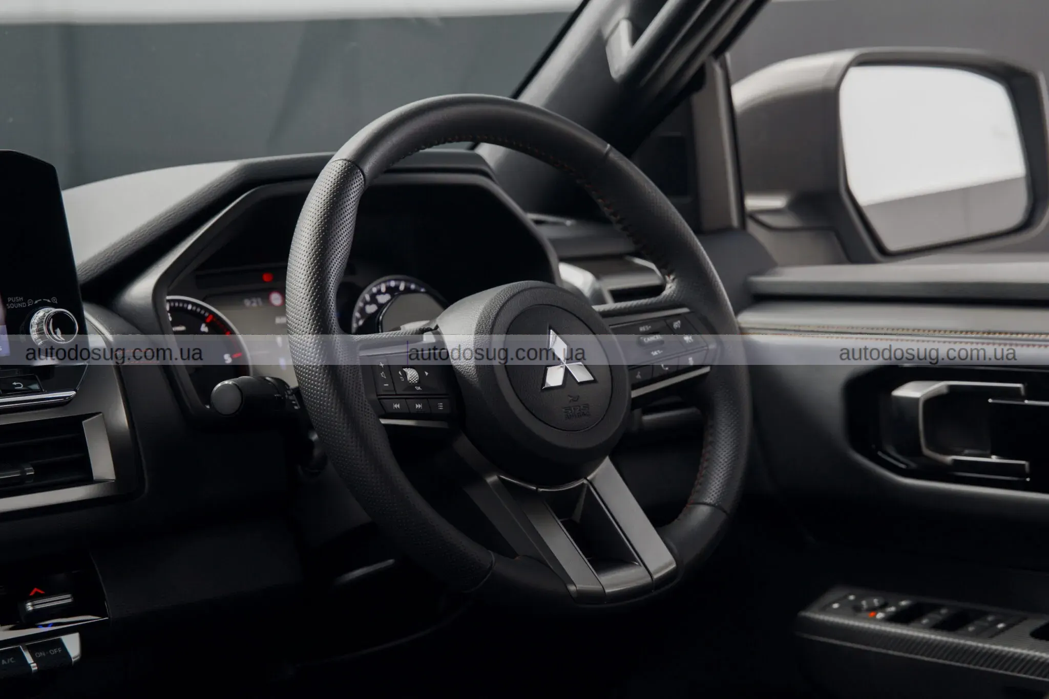 Mitsubishi Triton Raider виходить на бездоріжжя і кидає виклик лідерам