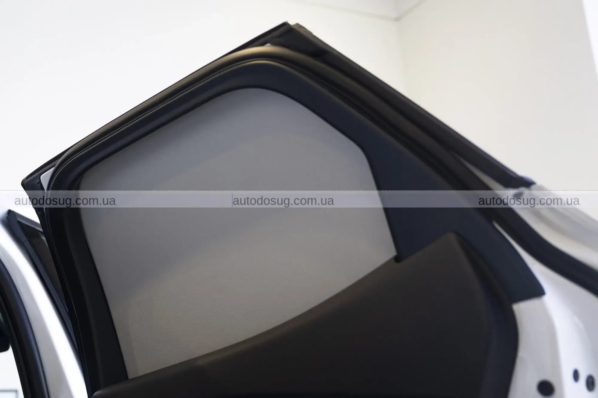 Новий електричний фургон Ford виглядає як машина поліцейського під прикриттям