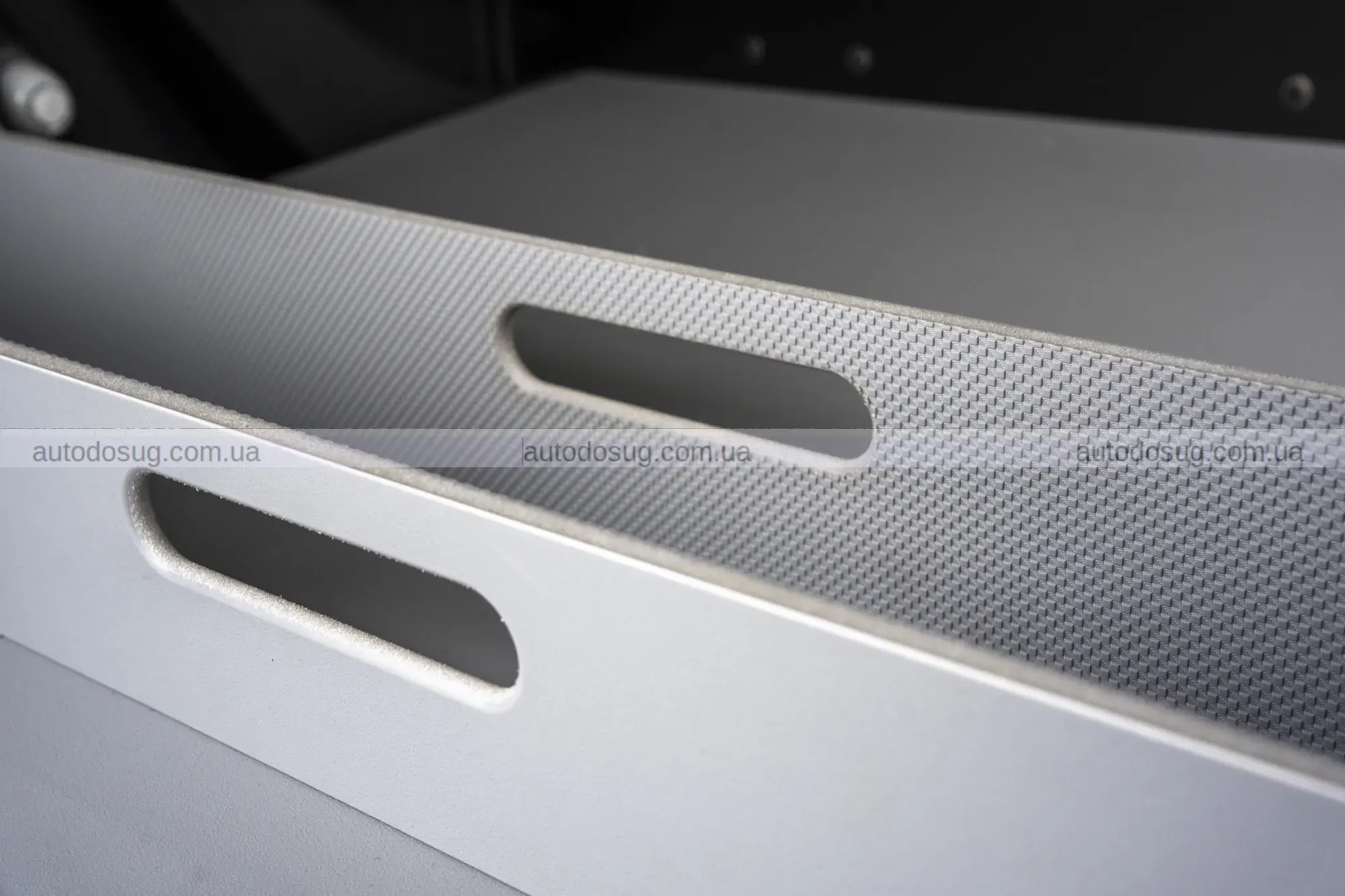 Новий електричний фургон Ford виглядає як машина поліцейського під прикриттям