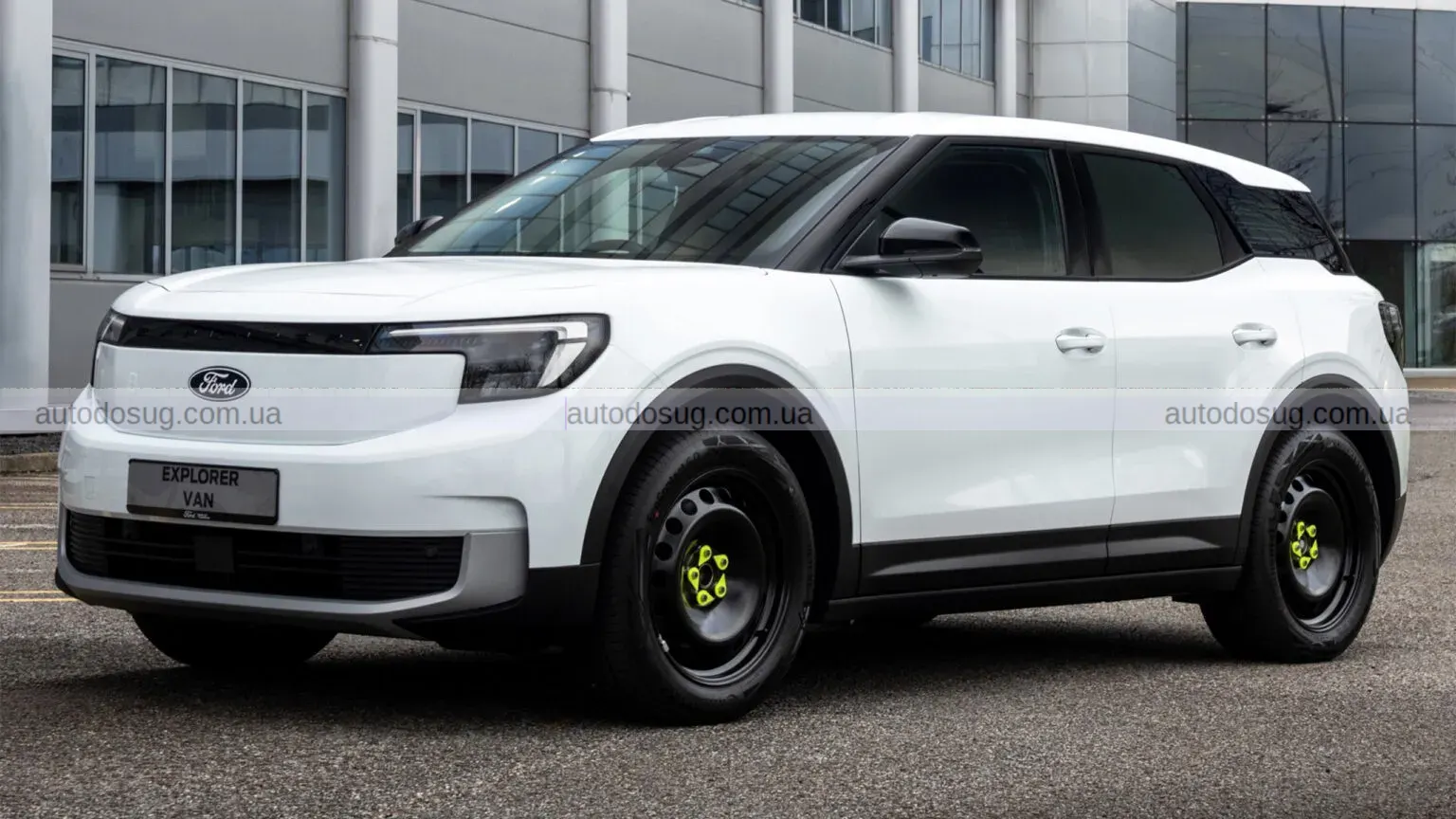 Новий електричний фургон Ford виглядає як машина поліцейського під прикриттям