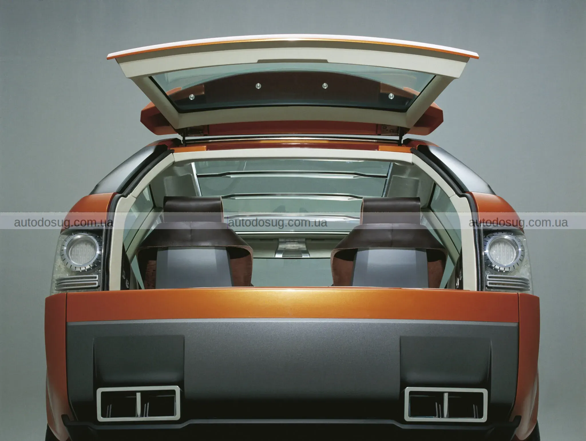 Range Rover Sport святкує 20 років і виходить у новій помаранчевій ретро-версії