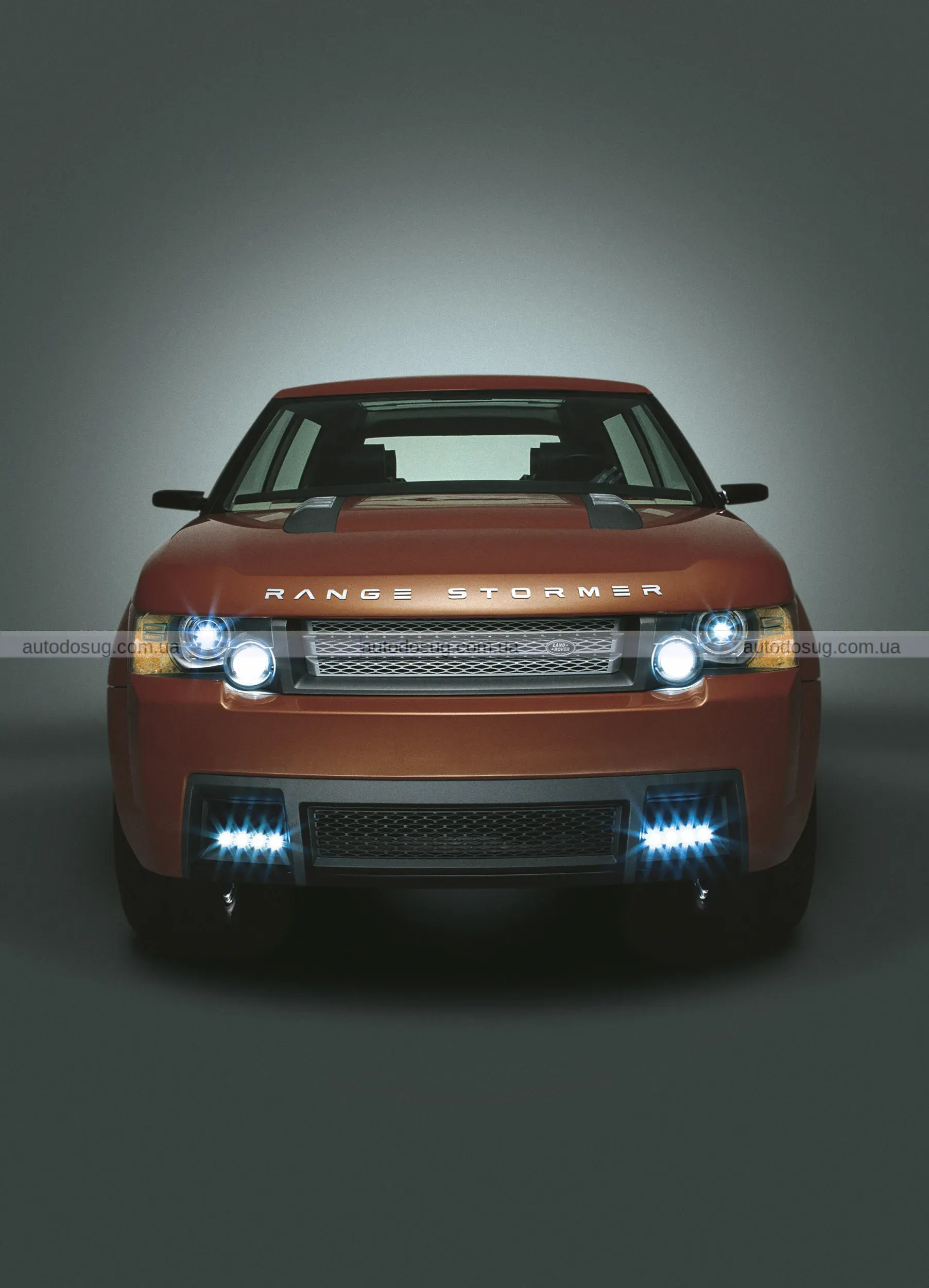 Range Rover Sport святкує 20 років і виходить у новій помаранчевій ретро-версії