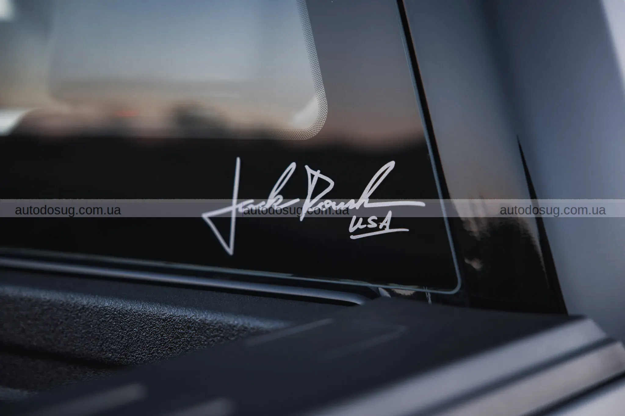 Roush створив нічний кошмар і цей пікап рве асфальт