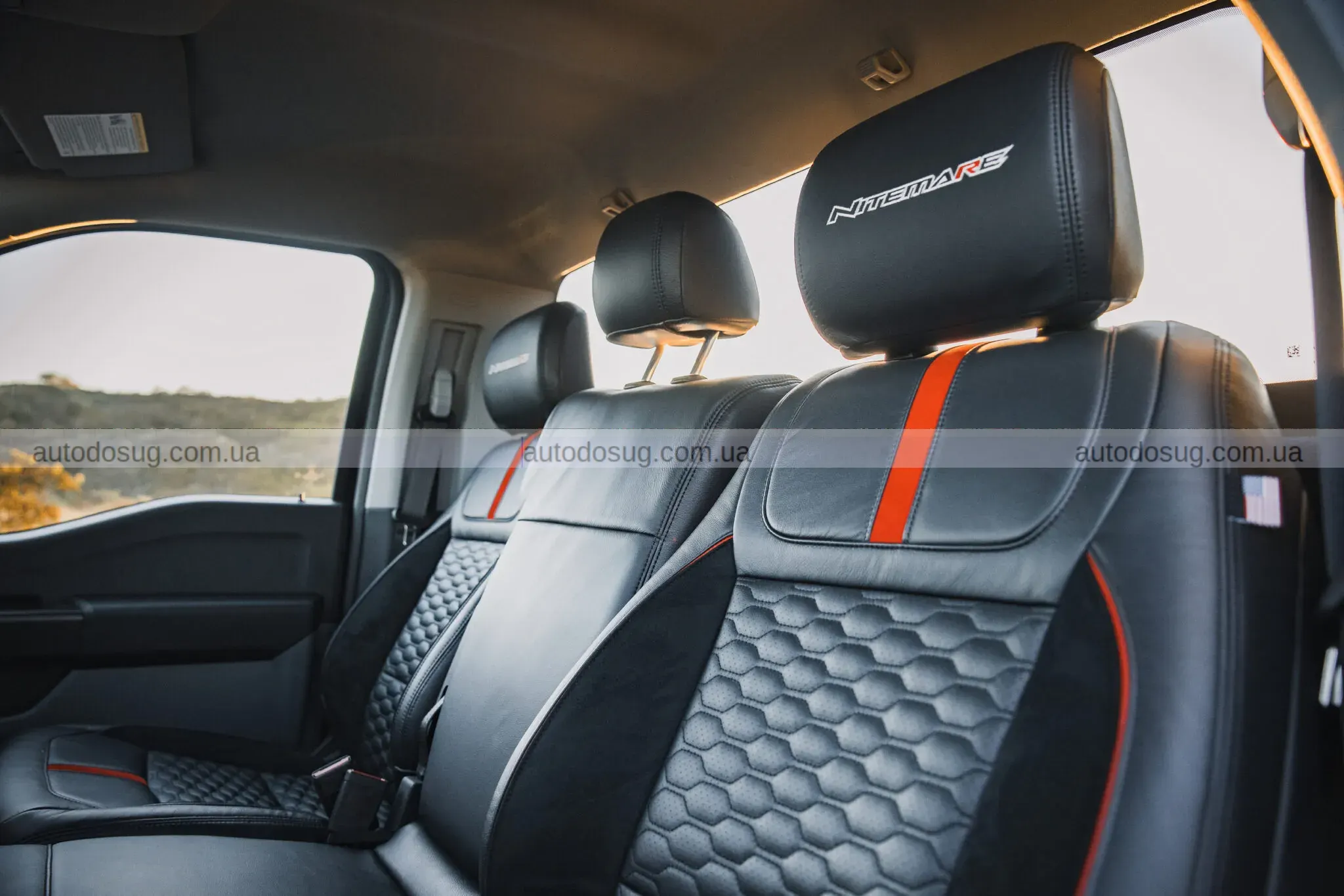 Roush створив нічний кошмар і цей пікап рве асфальт