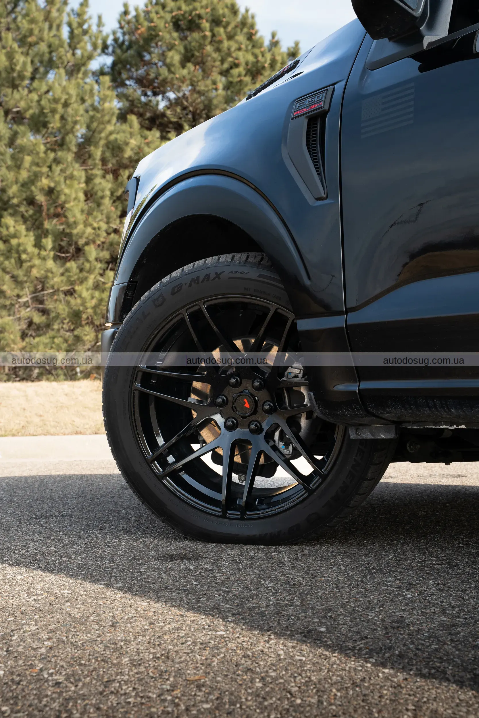 Roush створив нічний кошмар і цей пікап рве асфальт