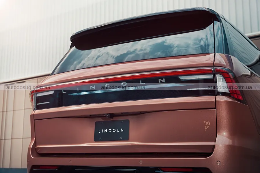 Рожевий Lincoln Navigator дістався Серені Вільямс