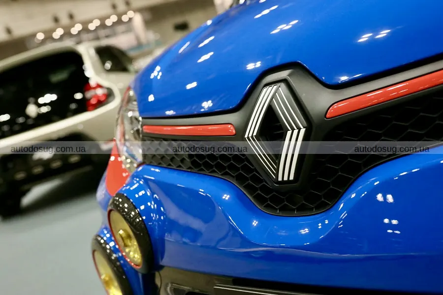 Старий Twingo отримав два дивакуваті образи