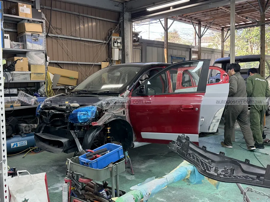 Старий Twingo отримав два дивакуваті образи