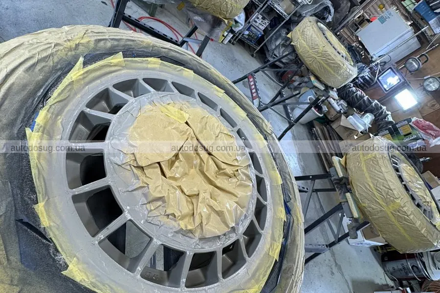 Старий Twingo отримав два дивакуваті образи