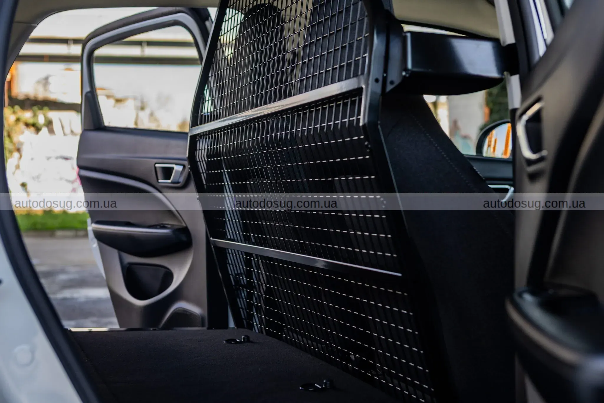 Stellantis перетворює Leapmotor T03 на міський фургон