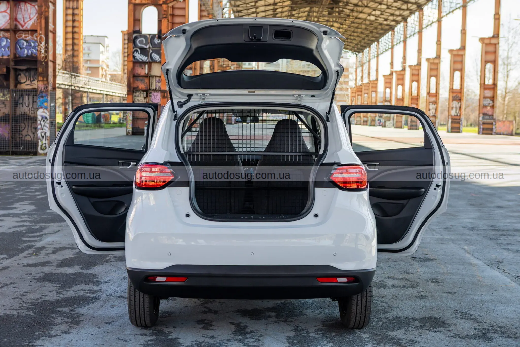 Stellantis перетворює Leapmotor T03 на міський фургон