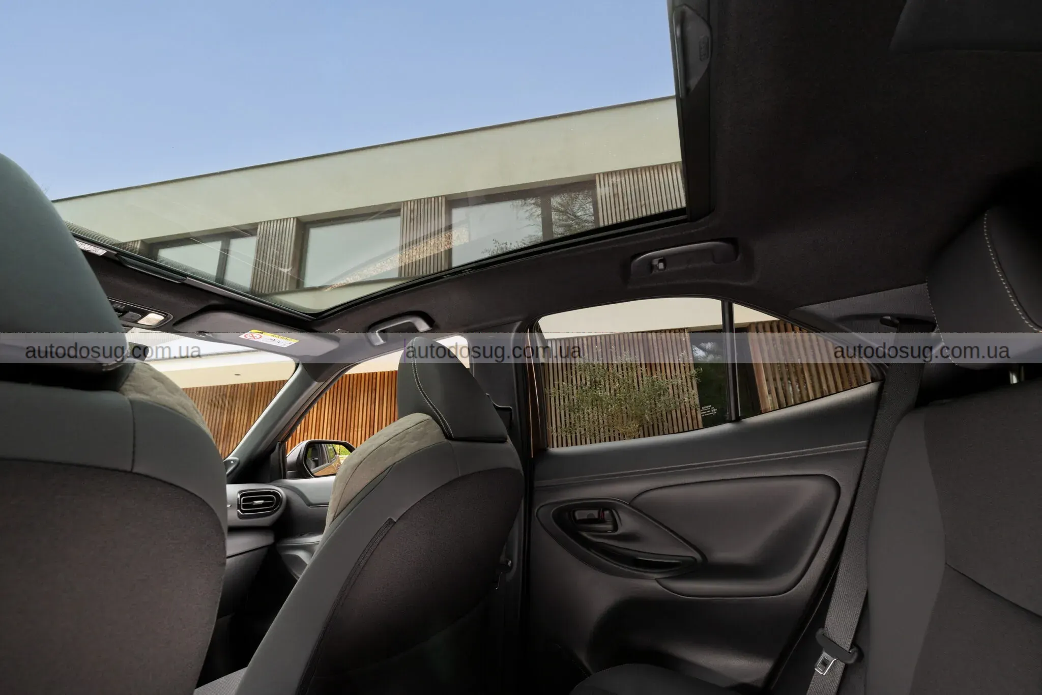 Toyota оновлює Yaris Cross і робить його ще ближчим до старших моделей