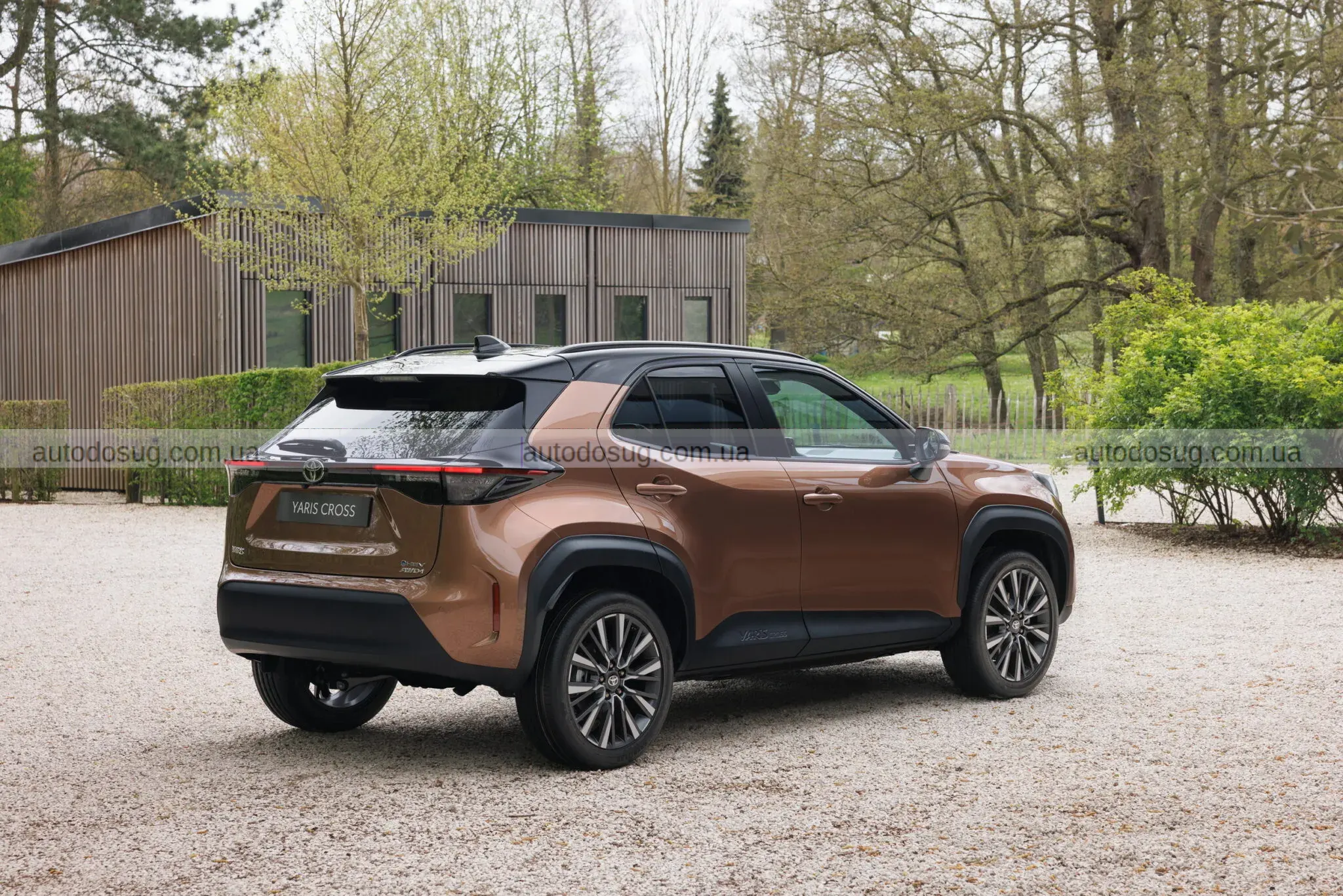 Toyota оновлює Yaris Cross і робить його ще ближчим до старших моделей