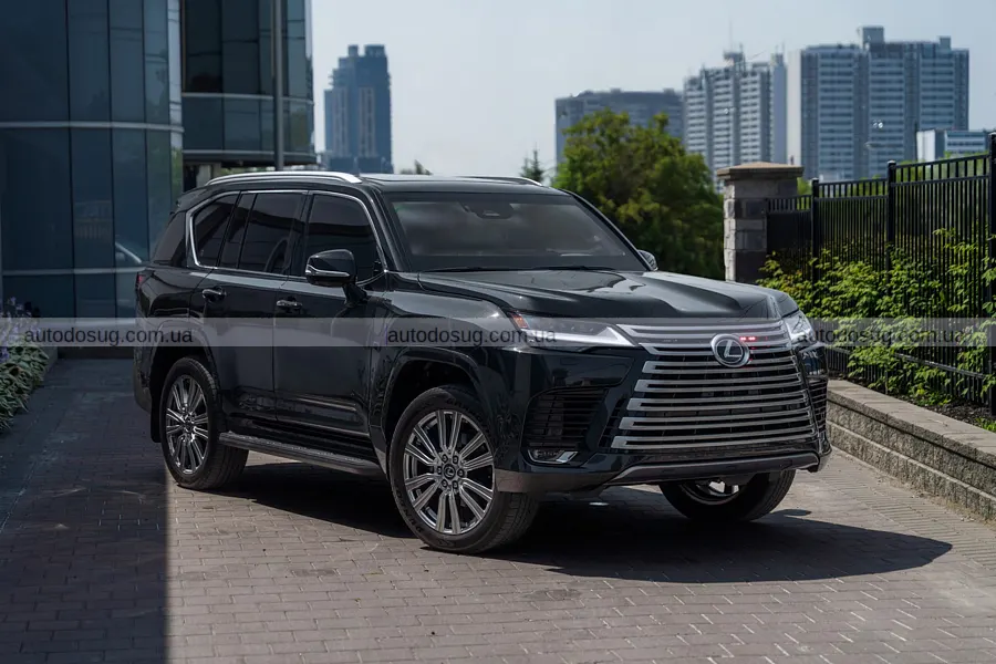 Броньований Lexus LX 700 витримує кулі й гранати