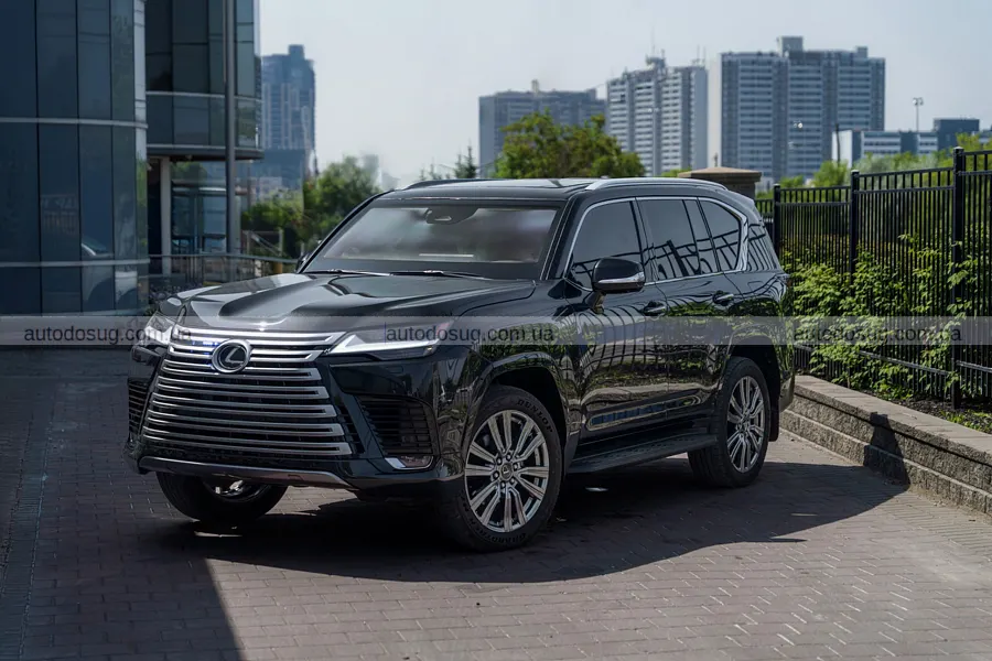 Броньований Lexus LX 700 витримує кулі й гранати