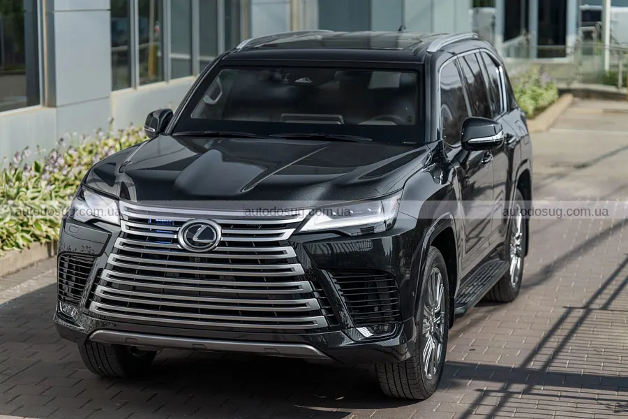 Броньований Lexus LX 700 витримує кулі й гранати