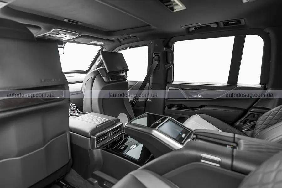 Броньований Lexus LX 700 витримує кулі й гранати