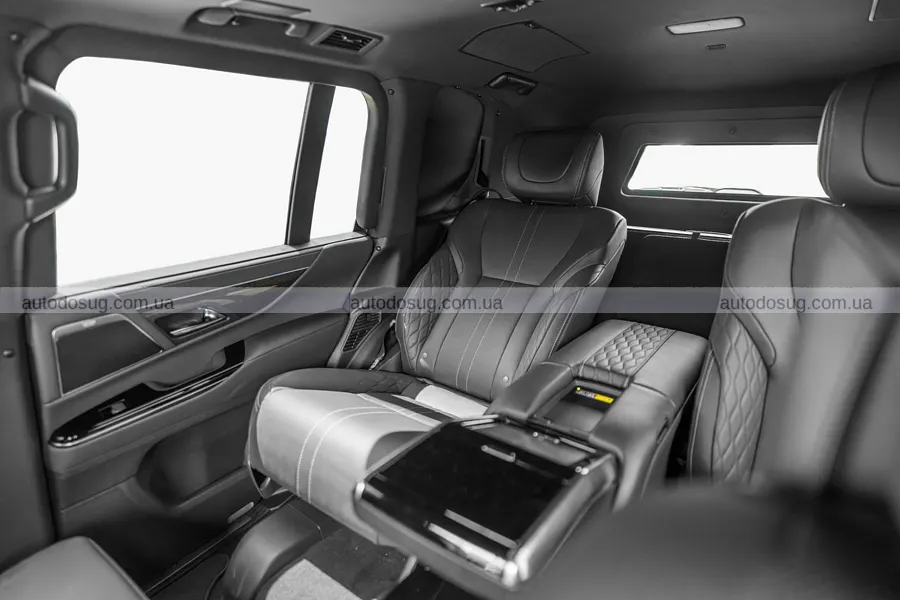 Броньований Lexus LX 700 витримує кулі й гранати