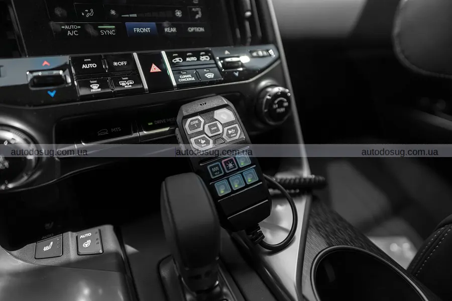 Броньований Lexus LX 700 витримує кулі й гранати