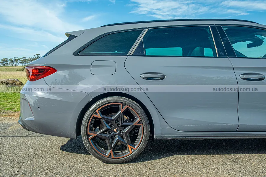 Cupra Leon Sportstourer вразив стилем і ходом