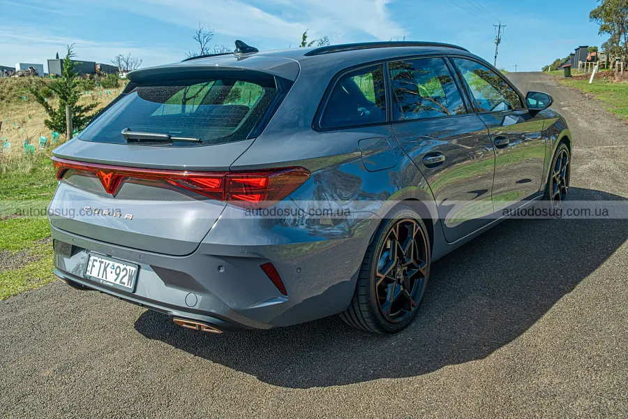 Cupra Leon Sportstourer вразив стилем і ходом
