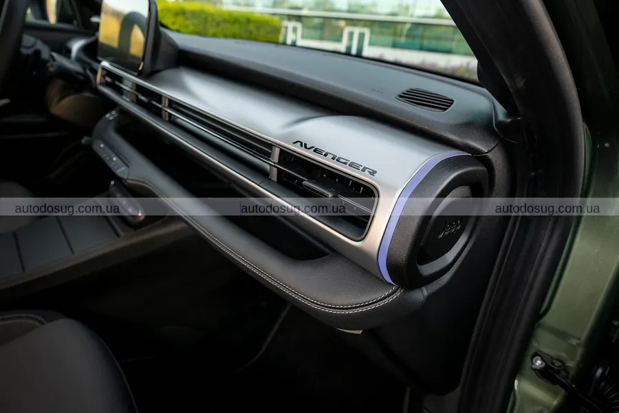 Jeep оновив Avenger і додав новий турбомотор