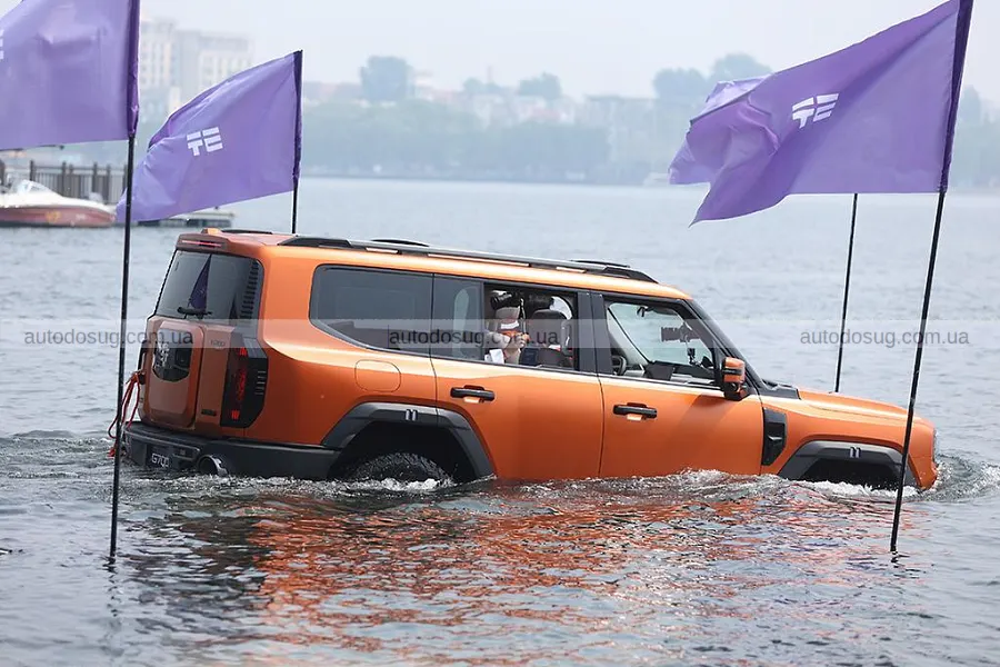 Jetour показав G700, який їде по воді