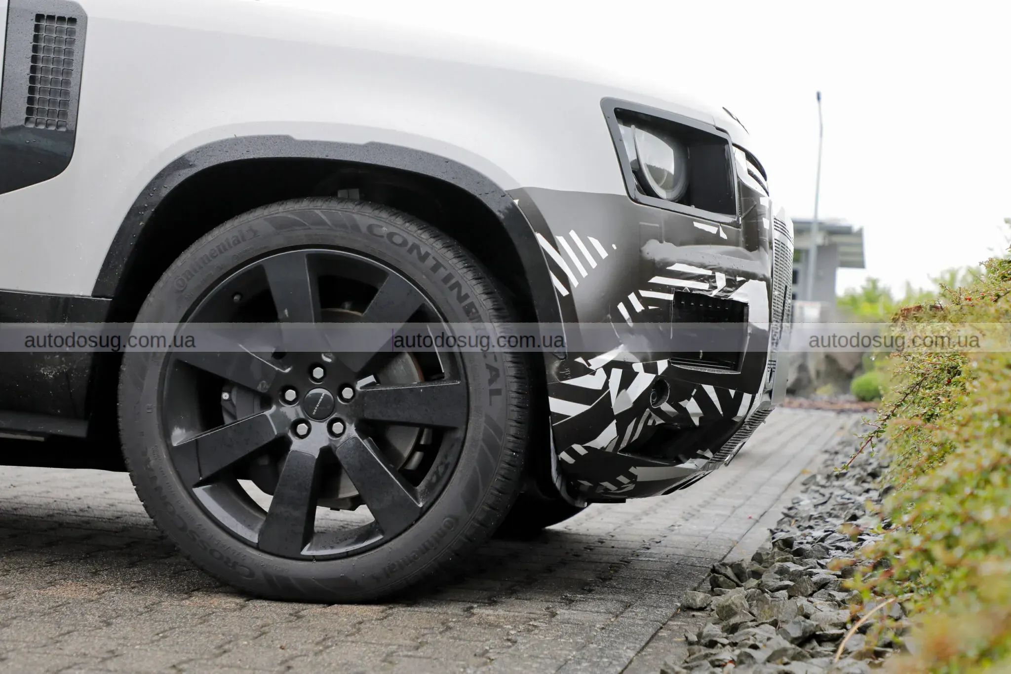 Land Rover Defender змінює салон і зовнішність