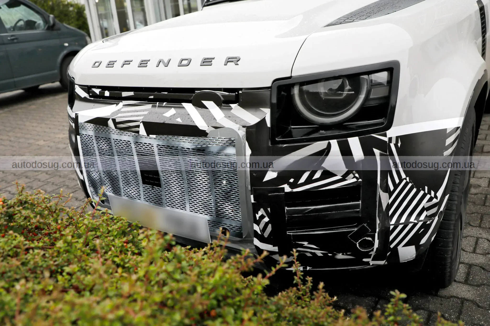 Land Rover Defender змінює салон і зовнішність