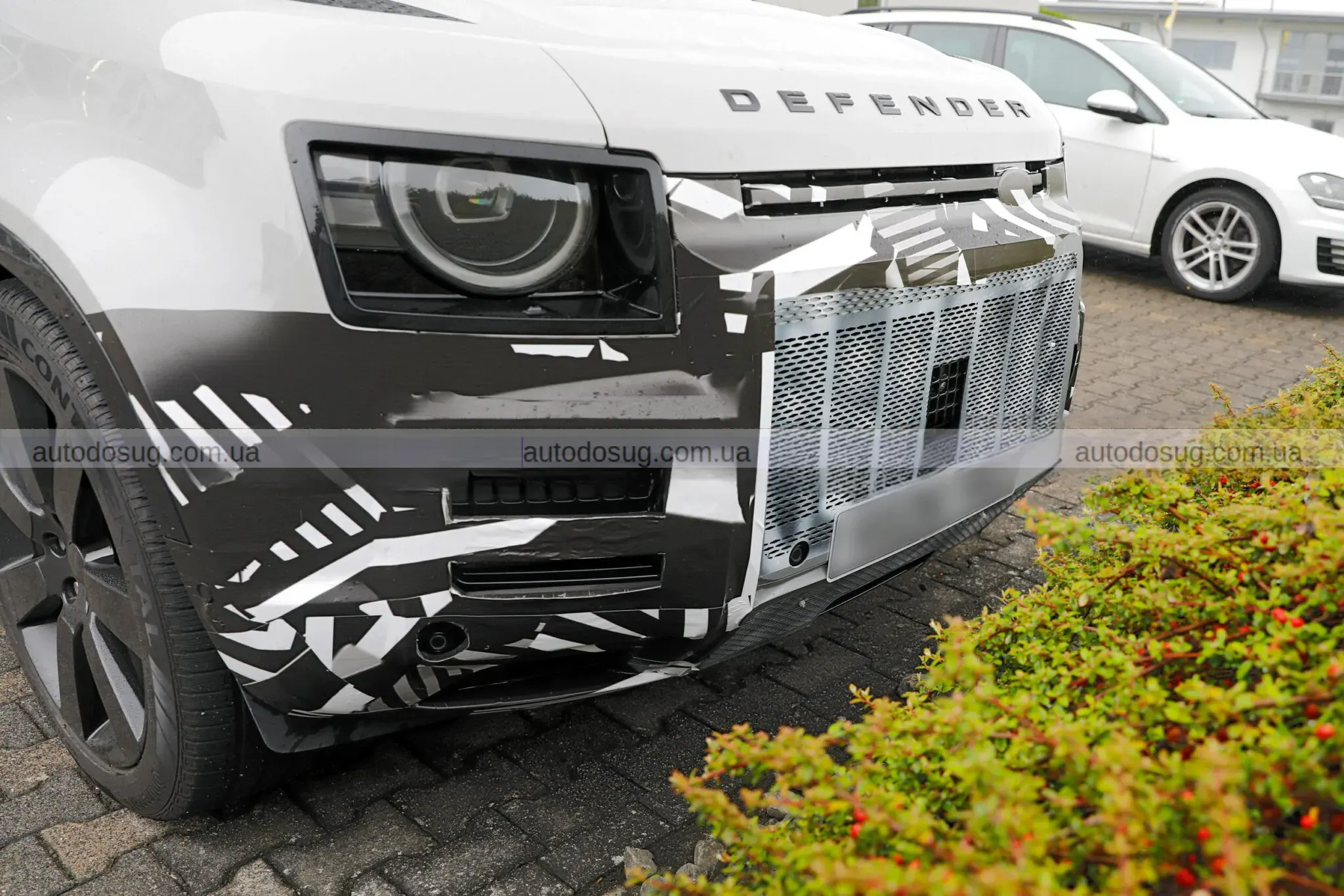 Land Rover Defender змінює салон і зовнішність