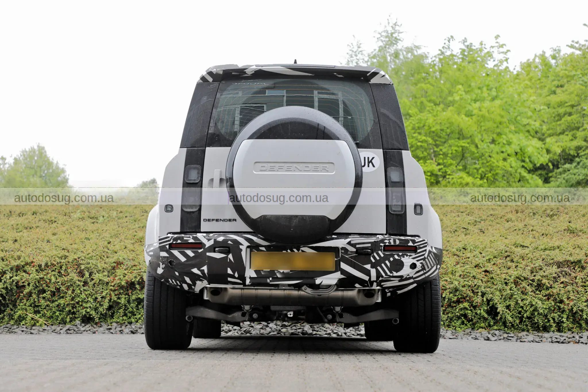 Land Rover Defender змінює салон і зовнішність