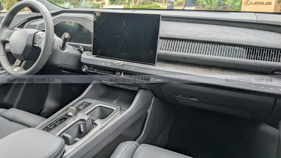 Lexus TZ робить ставку на тишу, а не на брутальність