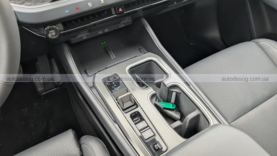 Lexus TZ робить ставку на тишу, а не на брутальність