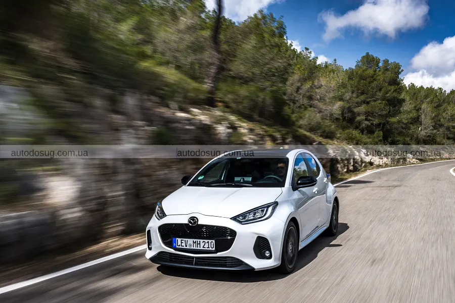 Mazda освіжила гібридну Mazda2 і прибрала звичну
