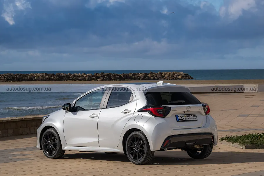 Mazda освіжила гібридну Mazda2 і прибрала звичну