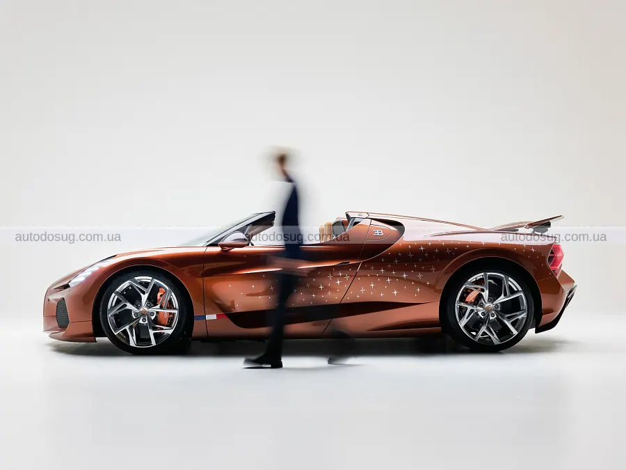 Мідний Bugatti Mistral здивував срібною трояндою