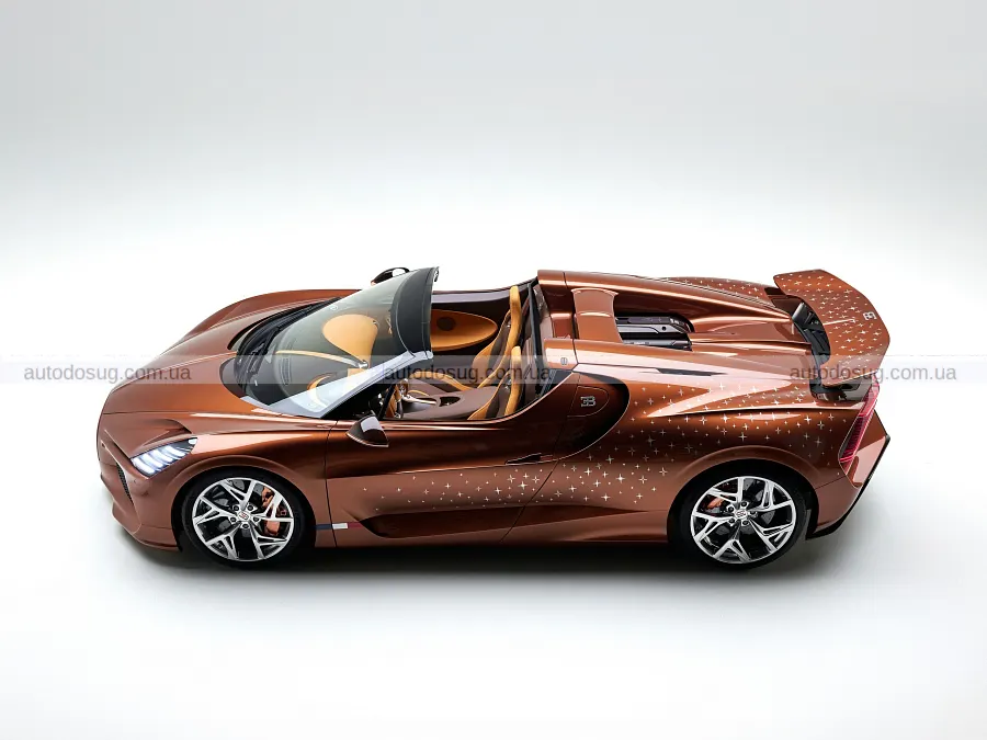 Мідний Bugatti Mistral здивував срібною трояндою