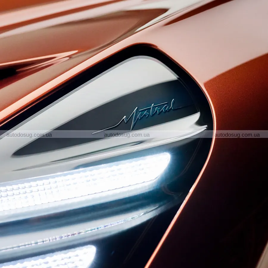 Мідний Bugatti Mistral здивував срібною трояндою