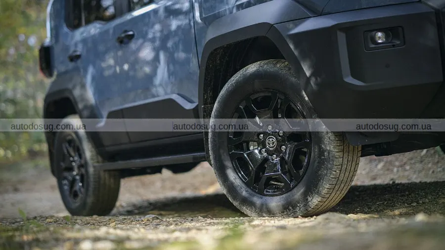 Новий Land Cruiser FJ зрівнявся в ціні з RAV4