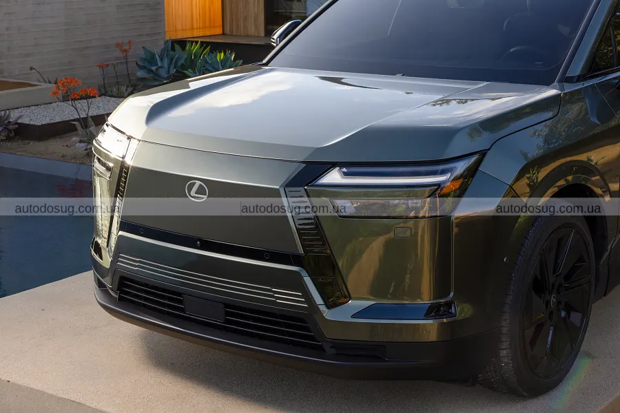 Новий Lexus TZ поєднав тишу салону і звук V10