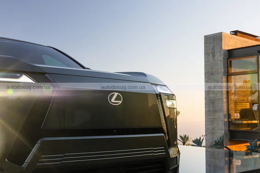 Новий Lexus TZ поєднав тишу салону і звук V10