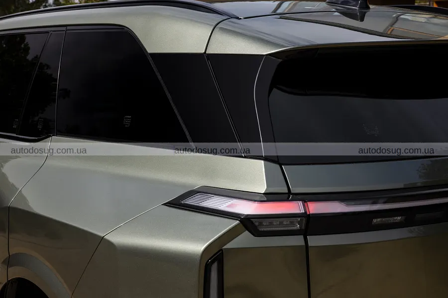 Новий Lexus TZ поєднав тишу салону і звук V10