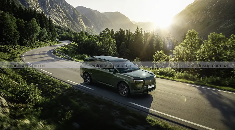 Новий Lexus TZ поєднав тишу салону і звук V10